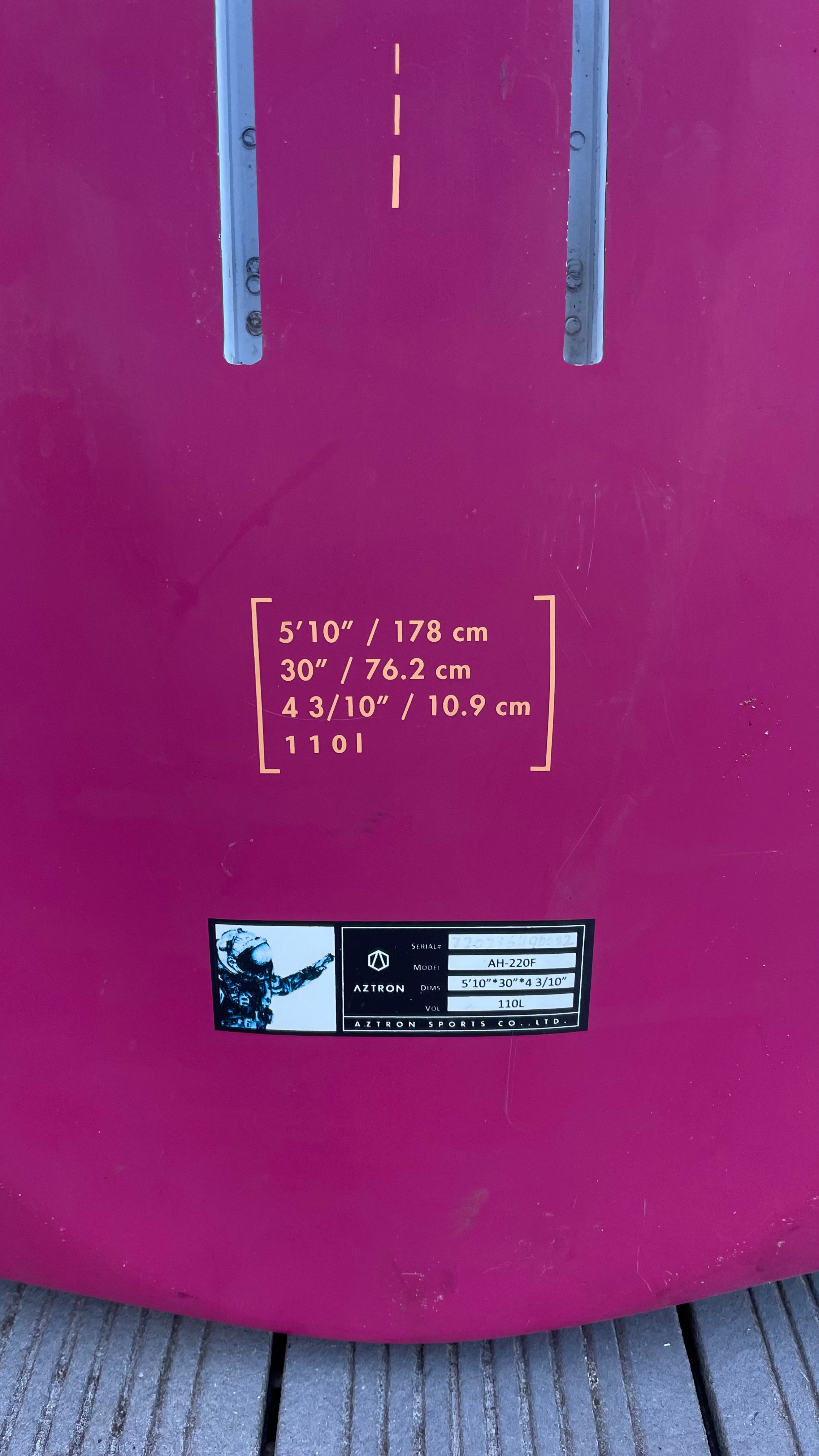 slingshot board wingfoil